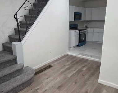 1712 N Lindenwood Street - Photo Thumbnail 4