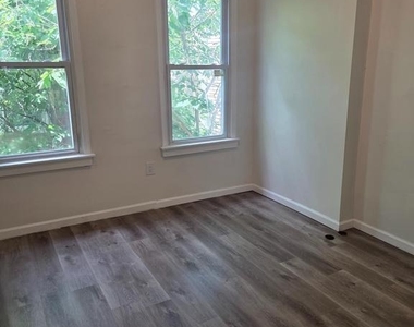 1712 N Lindenwood Street - Photo Thumbnail 8
