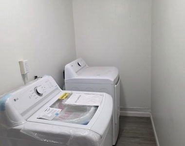 1712 N Lindenwood Street - Photo Thumbnail 12