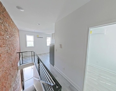 3510 N Mascher Street - Photo Thumbnail 2