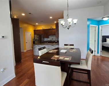 127 Nandina Court - Photo Thumbnail 12