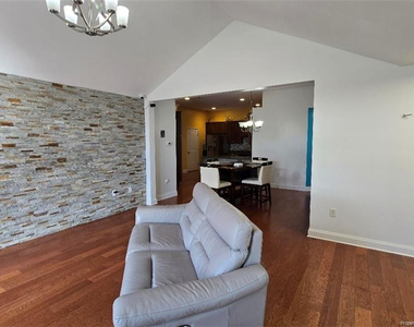 127 Nandina Court - Photo Thumbnail 9