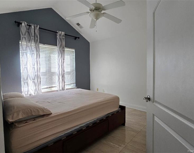 127 Nandina Court - Photo Thumbnail 17
