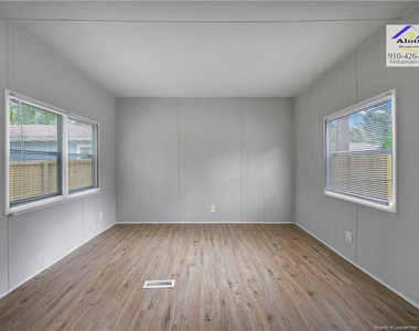 4404 Piedmont Avenue - Photo Thumbnail 2