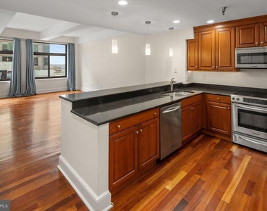 1500 Chestnut Street - Photo Thumbnail 4