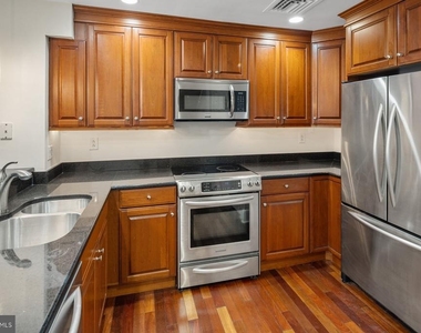1500 Chestnut Street - Photo Thumbnail 8