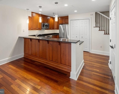 1500 Chestnut Street - Photo Thumbnail 6