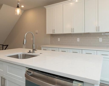 138 W Huntingdon Street - Photo Thumbnail 4