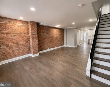347 N Robinson Street - Photo Thumbnail 1