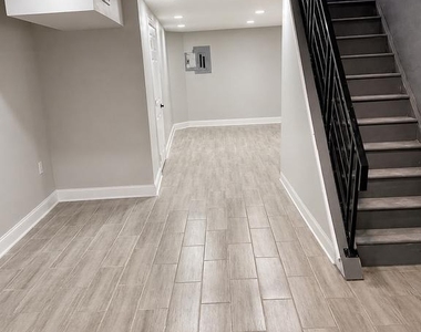 347 N Robinson Street - Photo Thumbnail 11