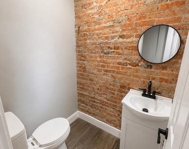 347 N Robinson Street - Photo Thumbnail 9