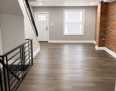347 N Robinson Street - Photo Thumbnail 3
