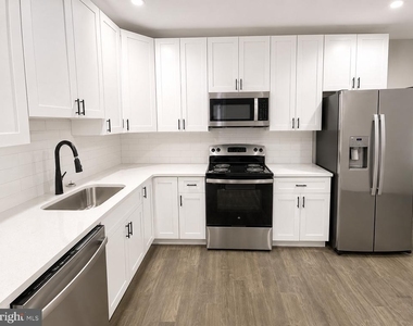 347 N Robinson Street - Photo Thumbnail 6