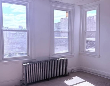3737 N 6th Street - Photo Thumbnail 5