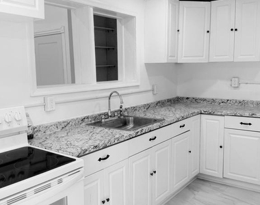3737 N 6th Street - Photo Thumbnail 4