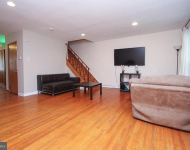 2734 W Country Club Road - Photo Thumbnail 4