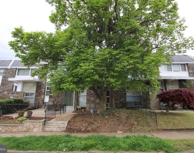 2734 W Country Club Road - Photo Thumbnail 2