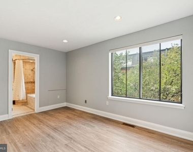 2028 Arch Street - Photo Thumbnail 17