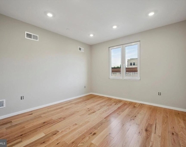 1515 W Stiles Street - Photo Thumbnail 12