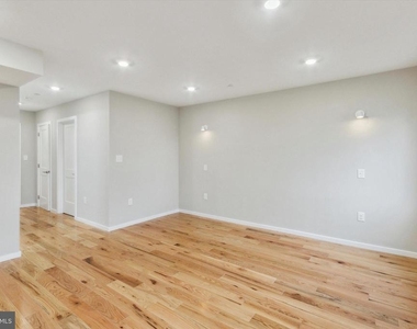 1515 W Stiles Street - Photo Thumbnail 6