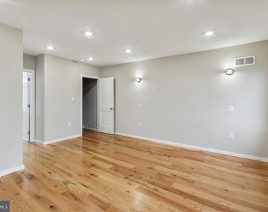 1515 W Stiles Street - Photo Thumbnail 8
