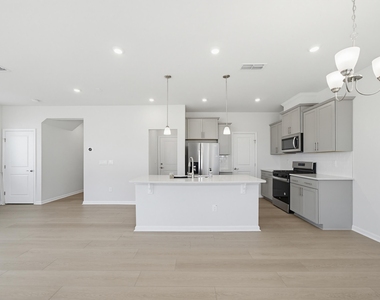 2109 Sun Vibes Way - Photo Thumbnail 10