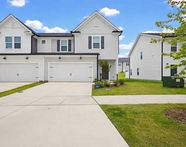 2109 Sun Vibes Way - Photo Thumbnail 3