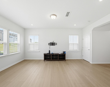 2109 Sun Vibes Way - Photo Thumbnail 16