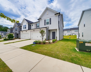 2109 Sun Vibes Way - Photo Thumbnail 4
