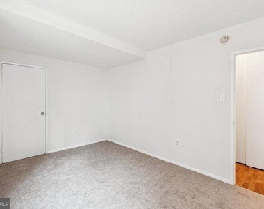 2101 Chestnut Street - Photo Thumbnail 11