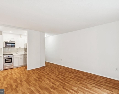 2101 Chestnut Street - Photo Thumbnail 4