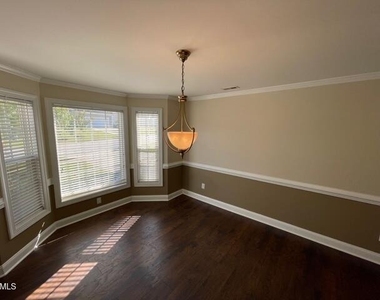 433 Holly Thorn Trace - Photo Thumbnail 3