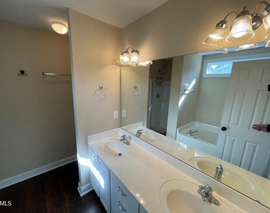 433 Holly Thorn Trace - Photo Thumbnail 21