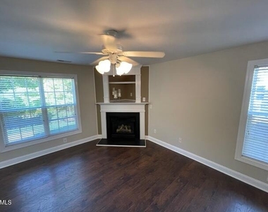 433 Holly Thorn Trace - Photo Thumbnail 5