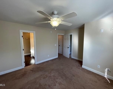 433 Holly Thorn Trace - Photo Thumbnail 19