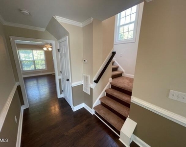 433 Holly Thorn Trace - Photo Thumbnail 2