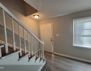 920 Jason Court - Photo Thumbnail 1
