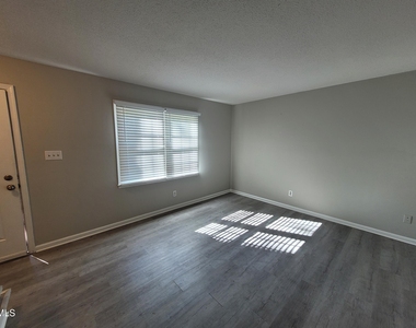 920 Jason Court - Photo Thumbnail 4