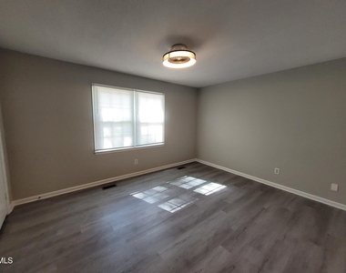 920 Jason Court - Photo Thumbnail 15