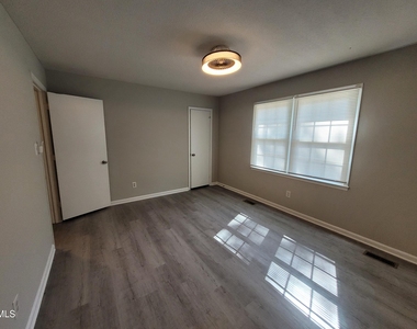 920 Jason Court - Photo Thumbnail 12