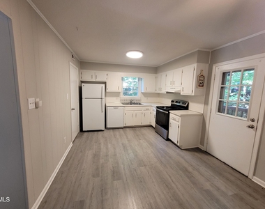 920 Jason Court - Photo Thumbnail 5