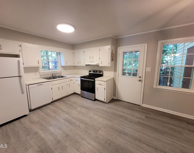 920 Jason Court - Photo Thumbnail 7