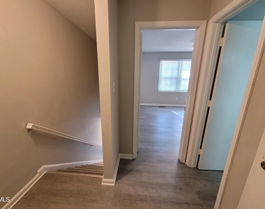 920 Jason Court - Photo Thumbnail 8