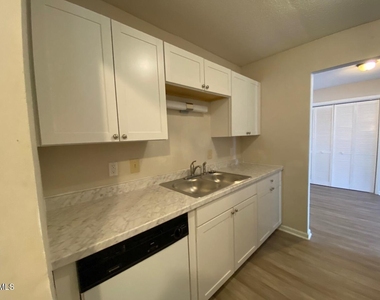 4205 Greencastle Court - Photo Thumbnail 5