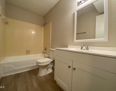4205 Greencastle Court - Photo Thumbnail 13