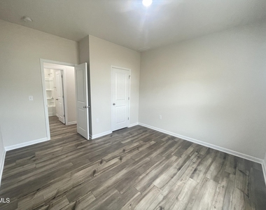 127 Tourmaline Hill Drive - Photo Thumbnail 9