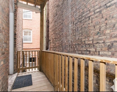 628-30 W Roscoe St - Photo Thumbnail 10
