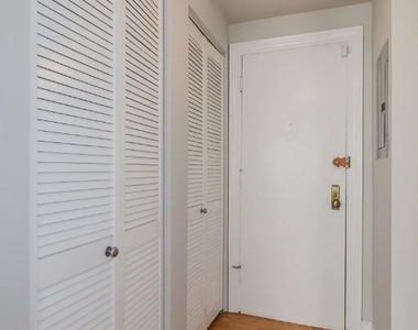 628-30 W Roscoe St - Photo Thumbnail 1