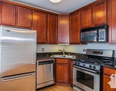 628-30 W Roscoe St - Photo Thumbnail 4