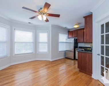628-30 W Roscoe St - Photo Thumbnail 2